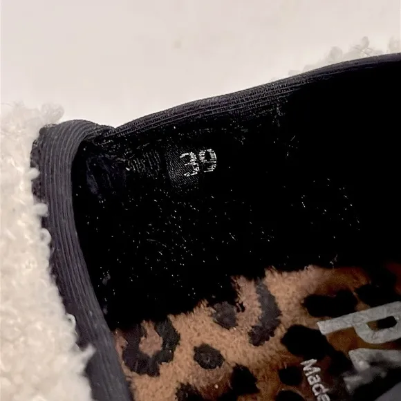 P448 Laby Slippers {white/Black} size 39
