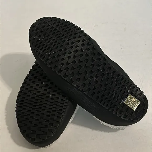 P448 Laby Slippers {white/Black} size 39