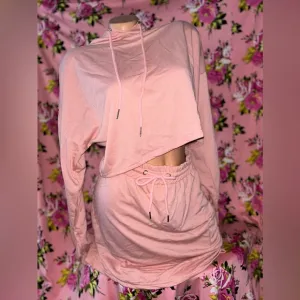 Pink hoodie sweatshirt cropped mini skirt set sexy peach 🍑 booty babe T2