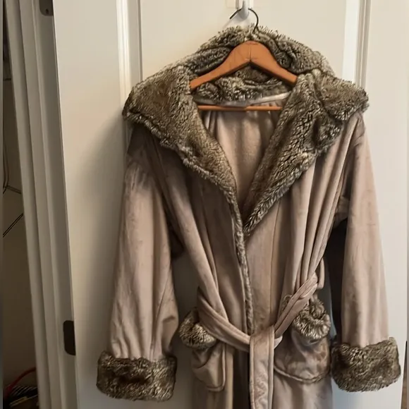 Pottery Barn Gray Faux Fur Hooded Alpaca Robe Small and Slippers Medium