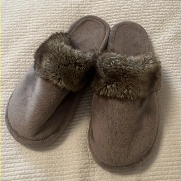 Pottery Barn Gray Faux Fur Hooded Alpaca Robe Small and Slippers Medium