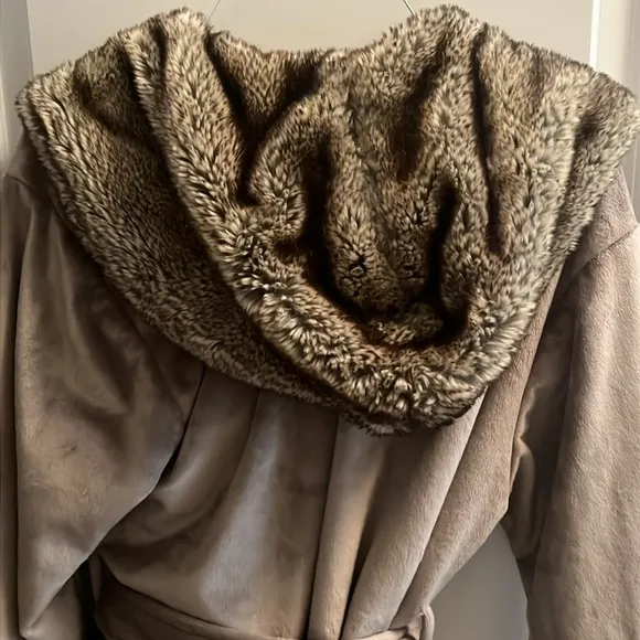 Pottery Barn Gray Faux Fur Hooded Alpaca Robe Small and Slippers Medium
