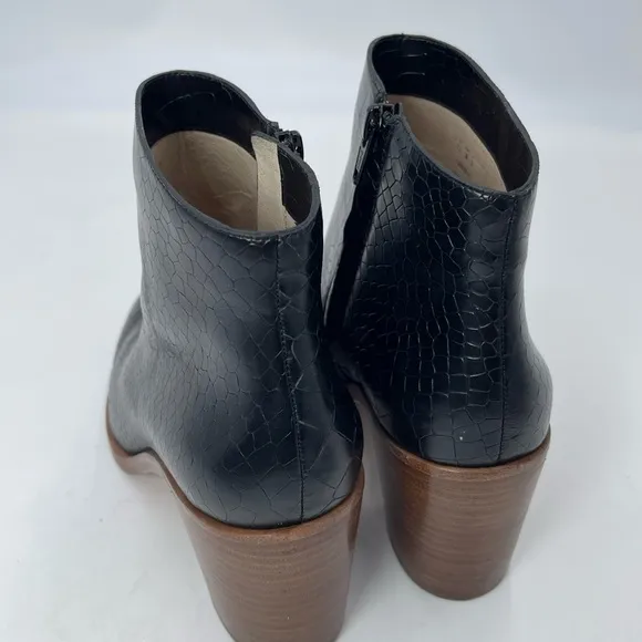 POUR LA VICTOIRE Black Crocs Ankle Boots