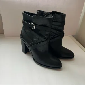Preloved Vince Camuto Black Ankle Boots Sz 7.5