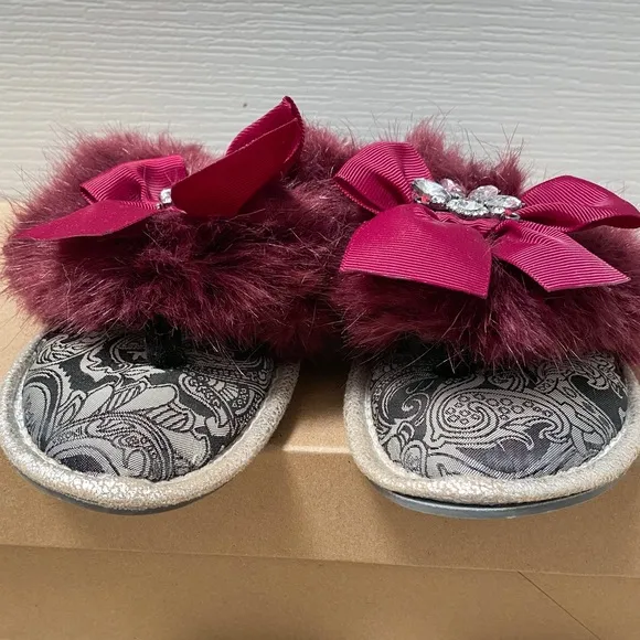 Pretty You Burgundy Faux Fur with Rhinestones Thong Slippers Size 6 1/2 - 7 1/2