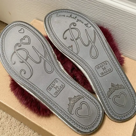 Pretty You Burgundy Faux Fur with Rhinestones Thong Slippers Size 6 1/2 - 7 1/2