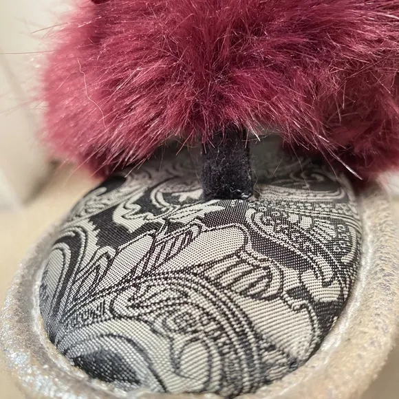 Pretty You Burgundy Faux Fur with Rhinestones Thong Slippers Size 6 1/2 - 7 1/2