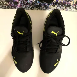 PUMA Black Neon Yellow Sneakers Gym Shoes Athletic Wear Running Size 7 Tennies