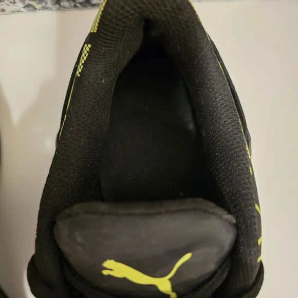 PUMA Black Neon Yellow Sneakers Gym Shoes Athletic Wear Running Size 7 Tennies