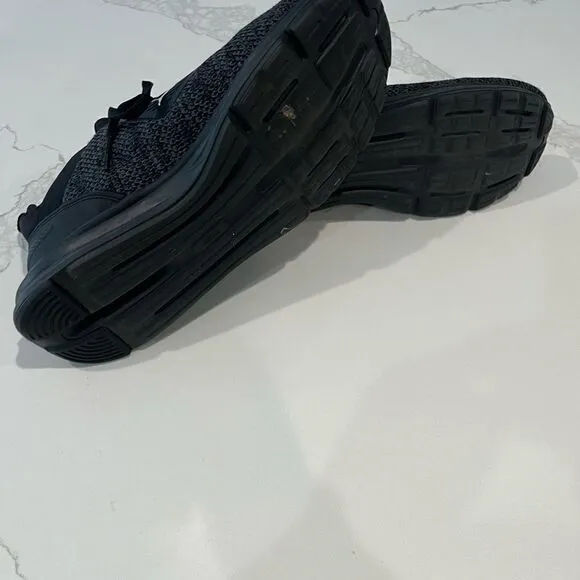 Puma men’s 9.5 black sneakers excellent condition