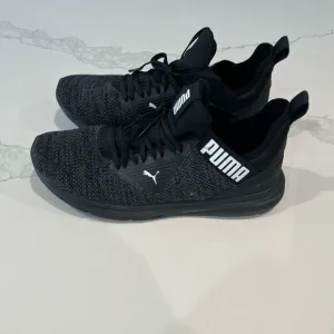 Puma men’s 9.5 black sneakers excellent condition
