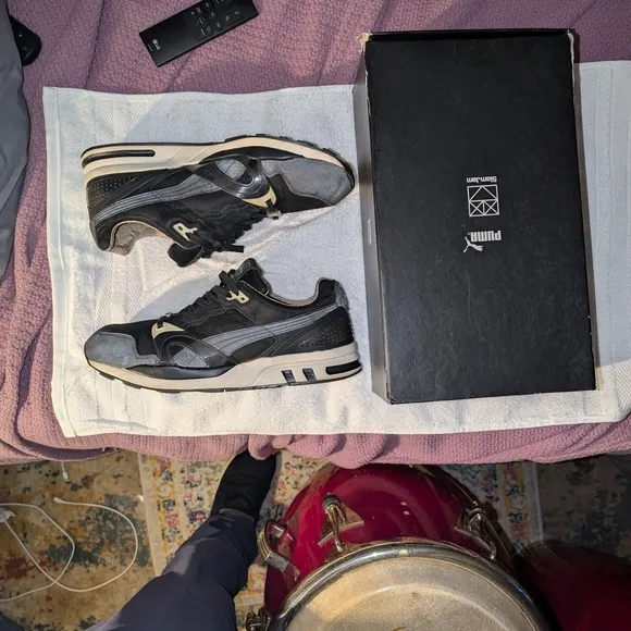 Puma Men's Black and Gray Sneakers