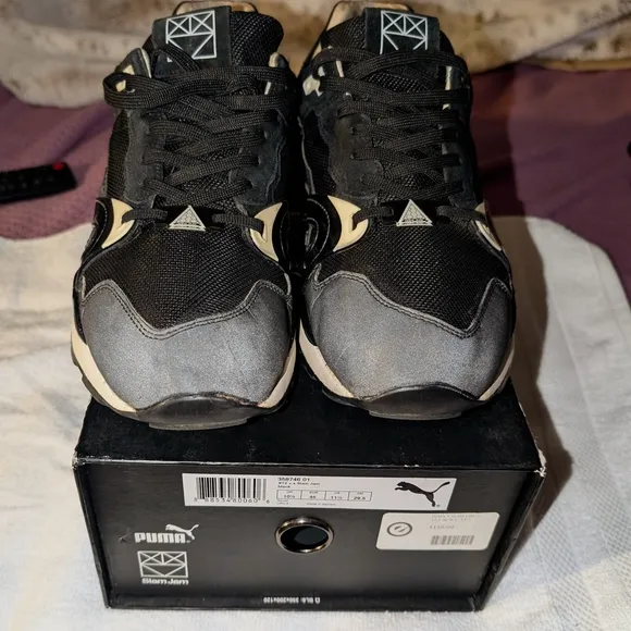 Puma Men's Black and Gray Sneakers