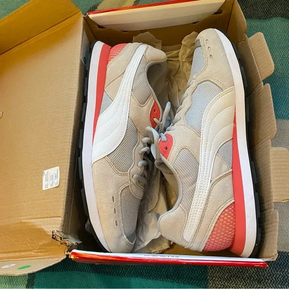 Puma Sneakers w/ softfoam!