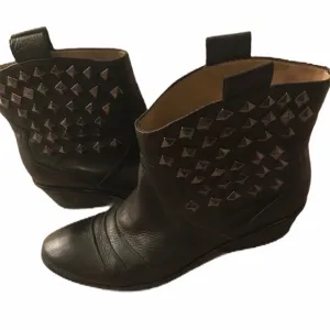 Rachel by Rachel Roy black studded ankle boot. 6.5