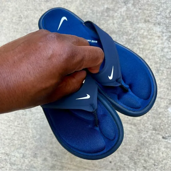 RARE USED WMNS NIKE ULTRAS COMFORTS THONGS TRIPLE BLUES WHITES FOOTBEDS