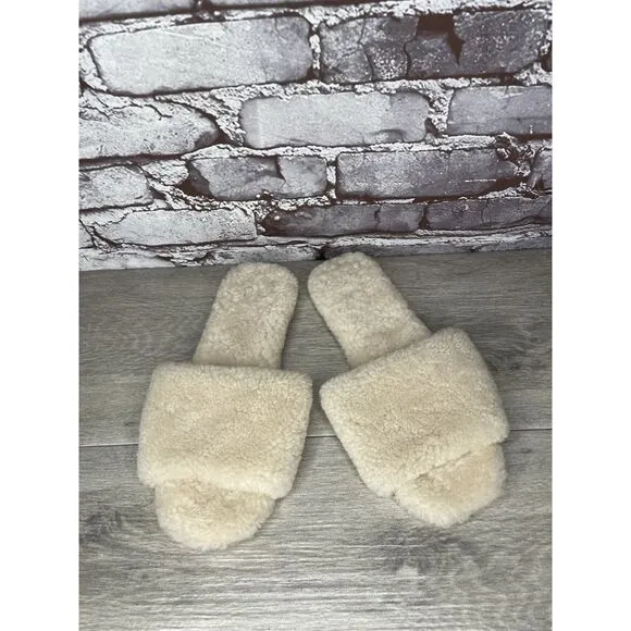Raye Sherp Ivory Cream Faux Fur Slippers Open Toe Sandals Women’s Sz 7M US/38EU