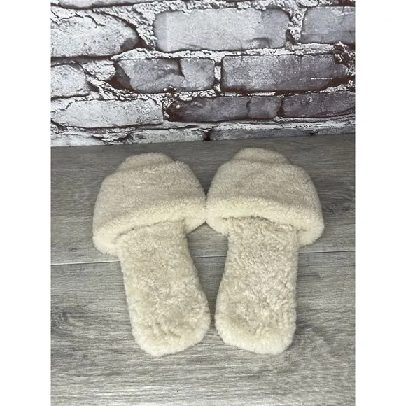 Raye Sherp Ivory Cream Faux Fur Slippers Open Toe Sandals Women’s Sz 7M US/38EU