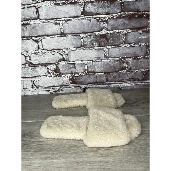 Raye Sherp Ivory Cream Faux Fur Slippers Open Toe Sandals Women’s Sz 7M US/38EU