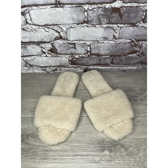 Raye Sherp Ivory Cream Faux Fur Slippers Open Toe Sandals Women’s Sz 7M US/38EU
