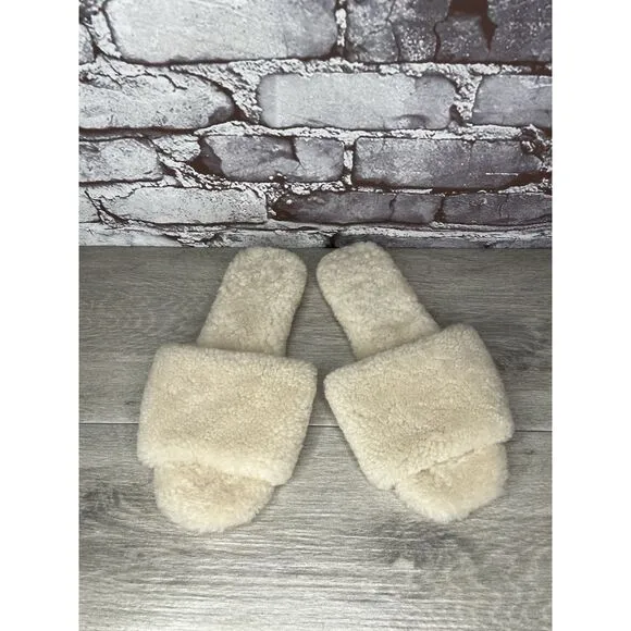 Raye Sherp Ivory Cream Faux Fur Slippers Open Toe Sandals Women’s Sz 7M US/38EU