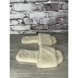 Raye Sherp Ivory Cream Faux Fur Slippers Open Toe Sandals Women’s Sz 7M US/38EU