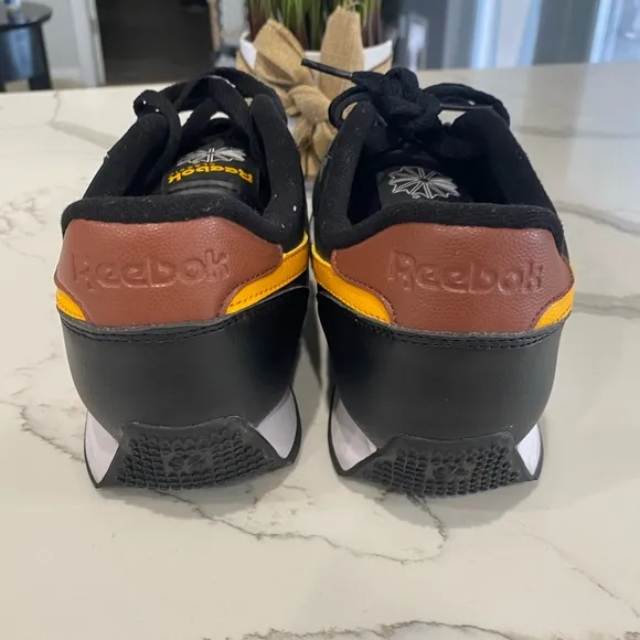 Reebok Men's Black and Yellow Sneakers