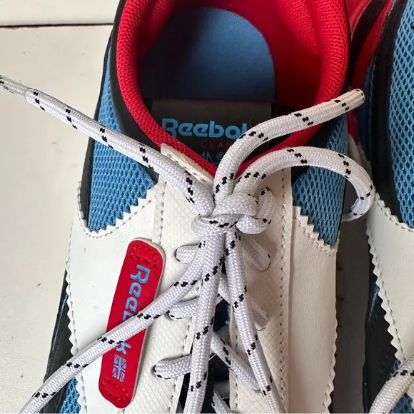 Reebok Red, Blue And White Athletic Pre-Owned Men Shoes Size:7