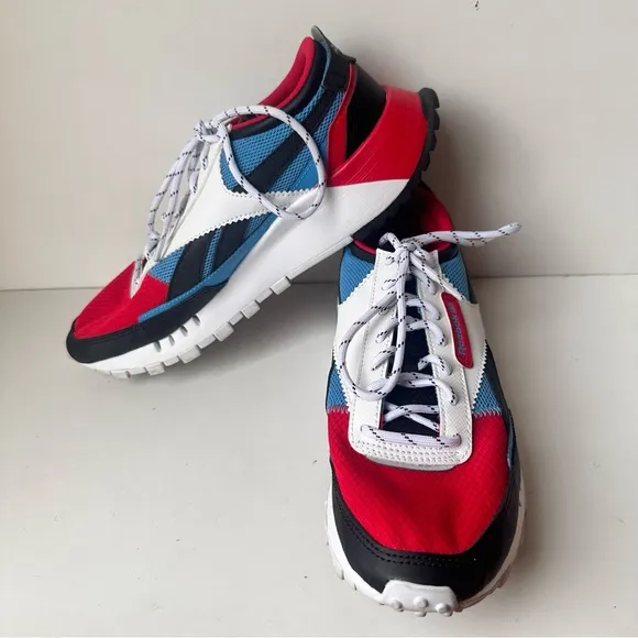Reebok Red, Blue And White Athletic Pre-Owned Men Shoes Size:7