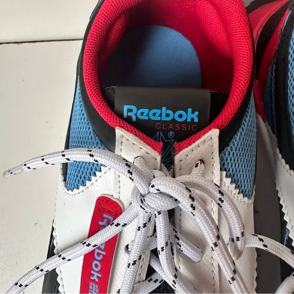 Reebok Red, Blue And White Athletic Pre-Owned Men Shoes Size:7