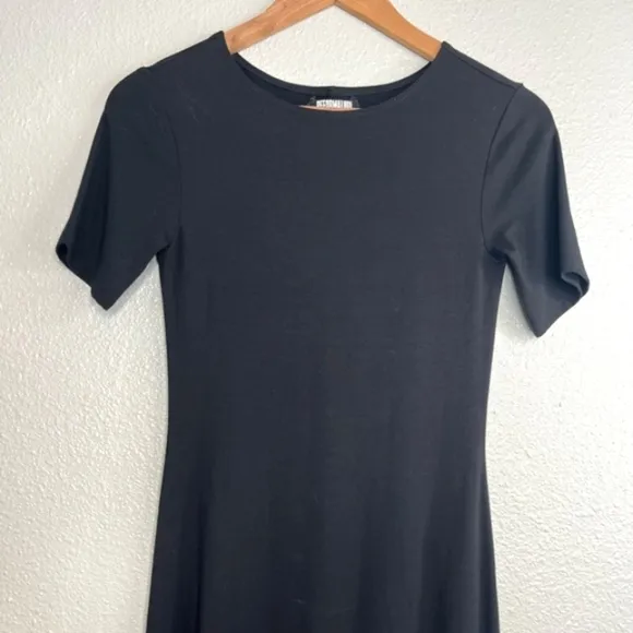 Reformation Black Minimalist Soft Jersey knit Short-sleeve Midi A-Line Dress