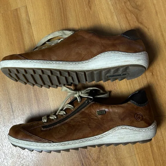 Remonte Brown and Black Sneakers with Zipper Detail