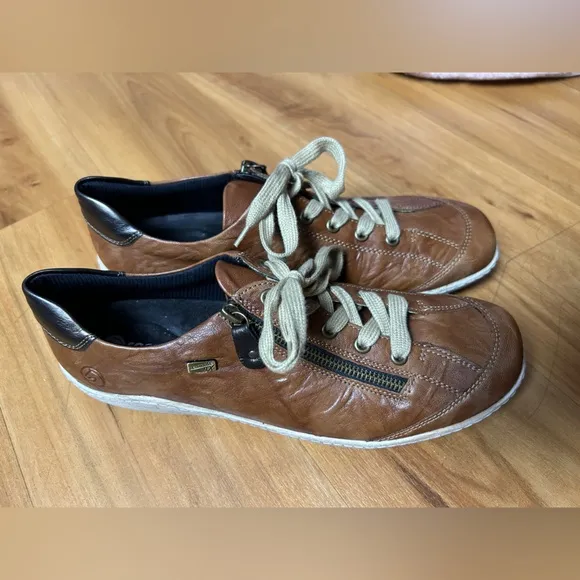 Remonte Brown and Black Sneakers with Zipper Detail