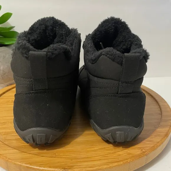 Saguaro Barefoot Ankle Boots Faux Fur Lined Water Resistant Black Bootie Size