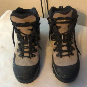 Salomon hiking boots p2681