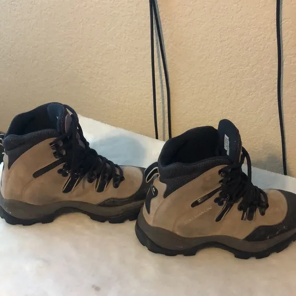Salomon hiking boots p2681