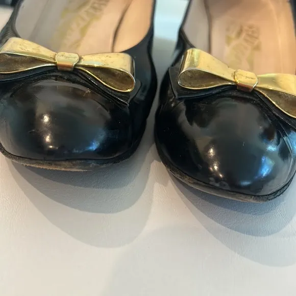 Salvatore Ferragamo Black Patent Leather Dress Shoes Gold Bow sz 7.5 AA GUC