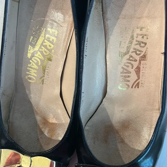 Salvatore Ferragamo Black Patent Leather Dress Shoes Gold Bow sz 7.5 AA GUC