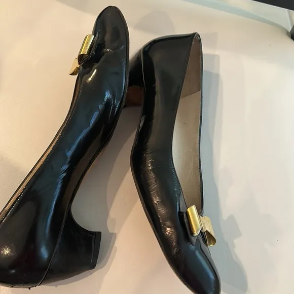 Salvatore Ferragamo Black Patent Leather Dress Shoes Gold Bow sz 7.5 AA GUC