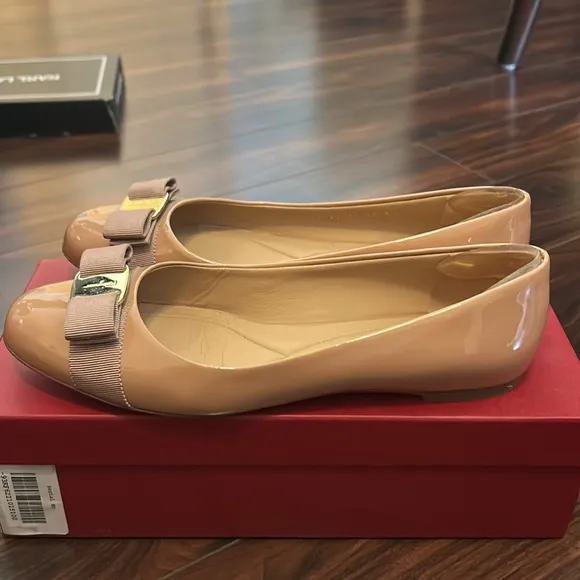Salvatore Ferragamo Cream Loafers with Gold Accent