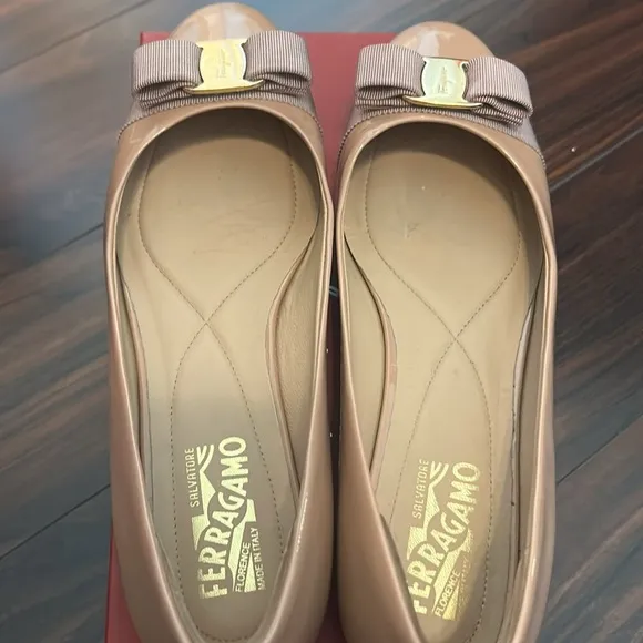 Salvatore Ferragamo Cream Loafers with Gold Accent