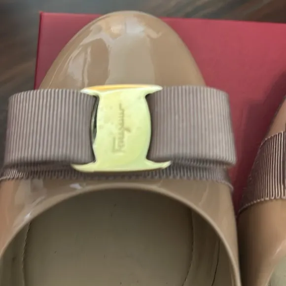 Salvatore Ferragamo Cream Loafers with Gold Accent