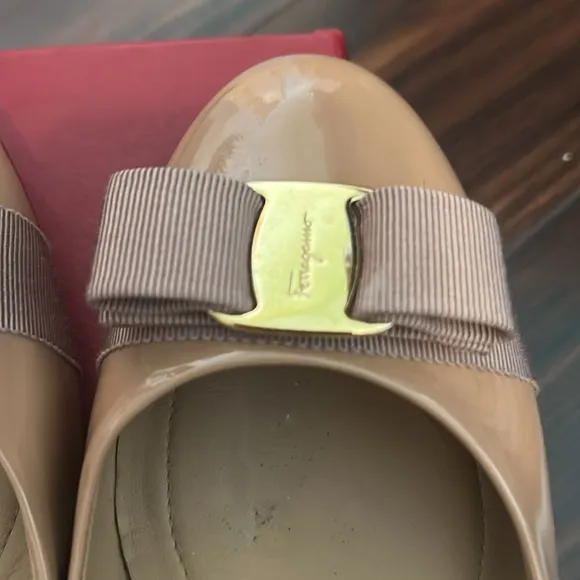 Salvatore Ferragamo Cream Loafers with Gold Accent
