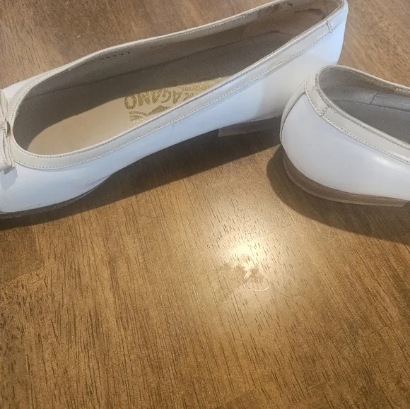 Salvatore Ferragamo flat white and beige 6.5 flats