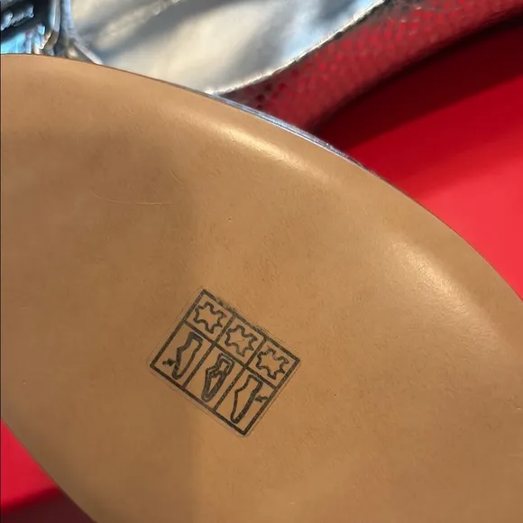 Salvatore Ferragamo Silver Ballet luxury Flats- Italian leather - New in box