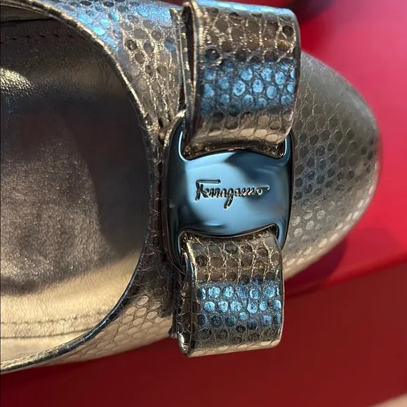 Salvatore Ferragamo Silver Ballet luxury Flats- Italian leather - New in box