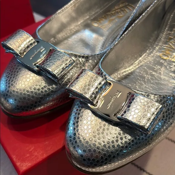 Salvatore Ferragamo Silver Ballet luxury Flats- Italian leather - New in box