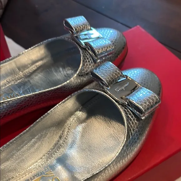 Salvatore Ferragamo Silver Ballet luxury Flats- Italian leather - New in box