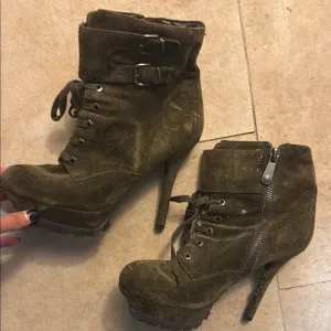 Sam Edelman Size 8 - Stylish Tie Up Olive Green Suede  Women's Ankle Boots