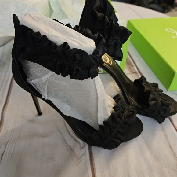 Sam Edelman Women's Sawyer Ruffled Ankle Strap Sandals 5.5, 7.5, 10 NEW